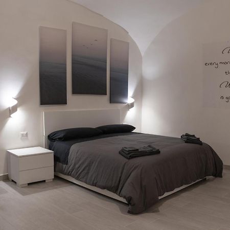 Dietro Al Plebiscito Luxury Suite Napoli Esterno foto