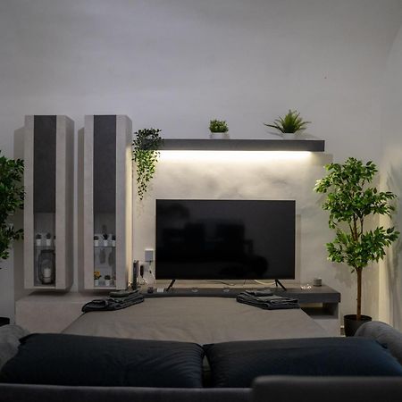 Dietro Al Plebiscito Luxury Suite Napoli Esterno foto