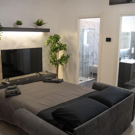 Dietro Al Plebiscito Luxury Suite Napoli Esterno foto