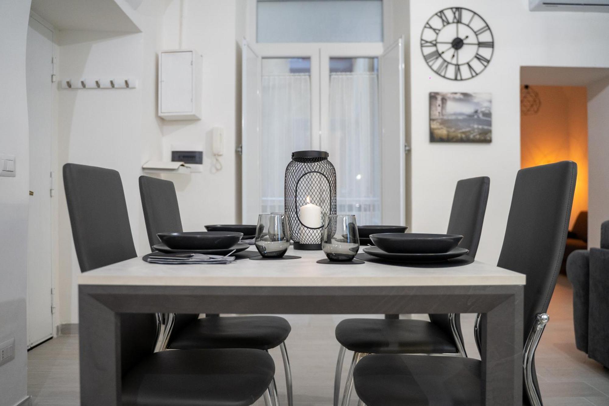 Dietro Al Plebiscito Luxury Suite Napoli Esterno foto