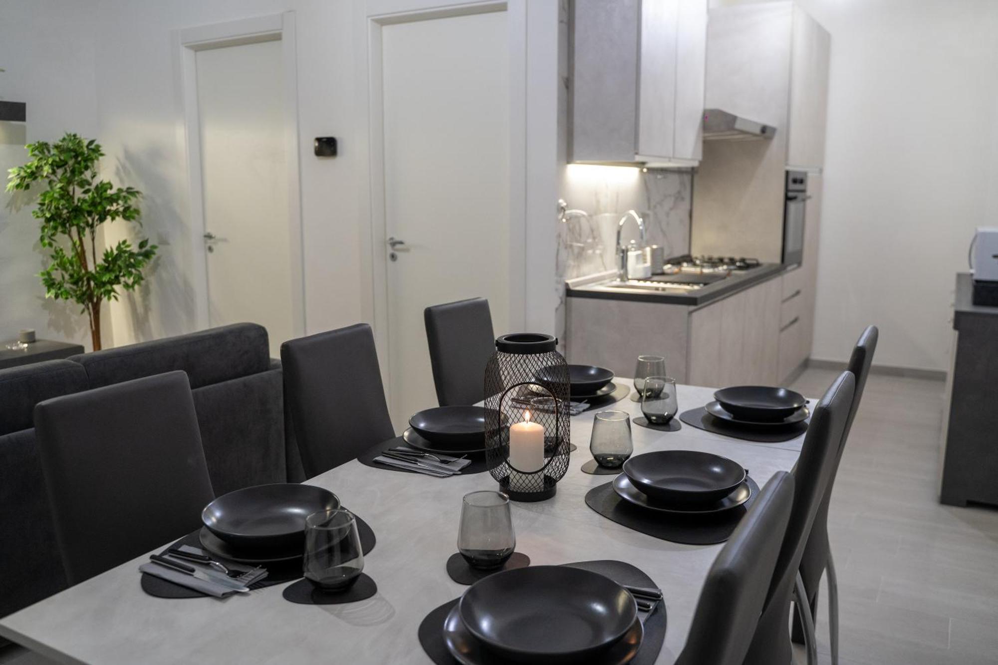 Dietro Al Plebiscito Luxury Suite Napoli Esterno foto