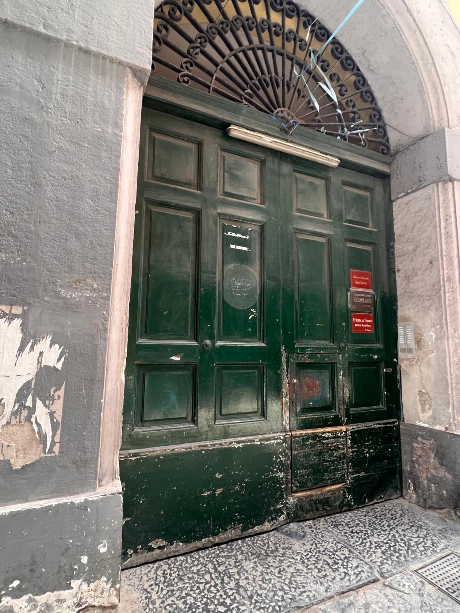 Dietro Al Plebiscito Luxury Suite Napoli Esterno foto