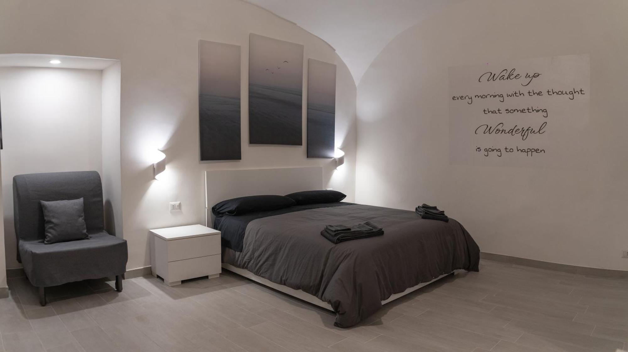 Dietro Al Plebiscito Luxury Suite Napoli Esterno foto